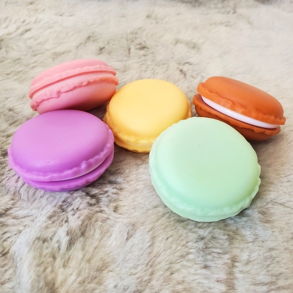 Other - 5 Mini Macaroon Storage Containers